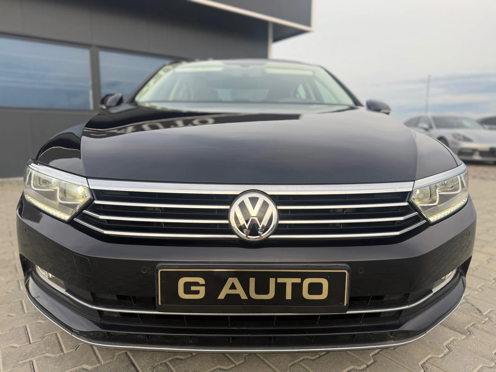 VW Passat 2.0TDI 150 ks Highline Собствен лизинг !!!, снимка 2 - Автомобили и джипове - 54843992