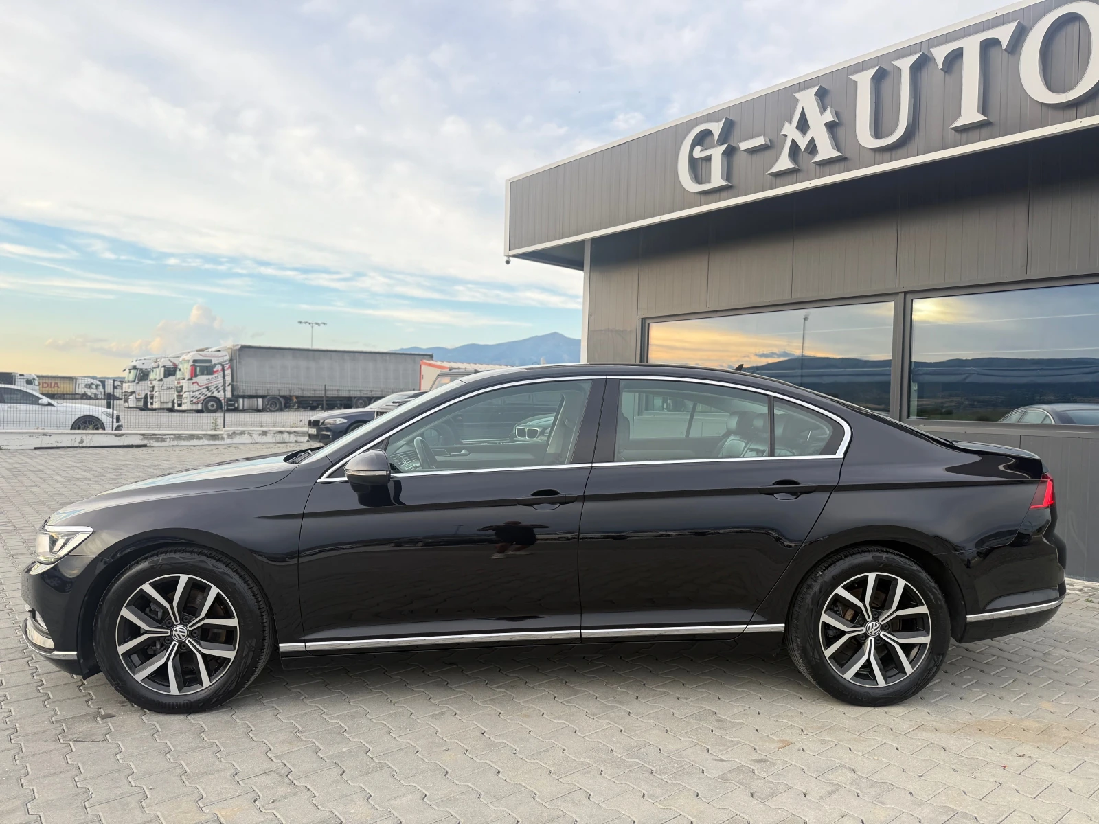 VW Passat 2.0TDI 150 ks Highline Собствен лизинг !!!, снимка 7 - Автомобили и джипове - 54843992
