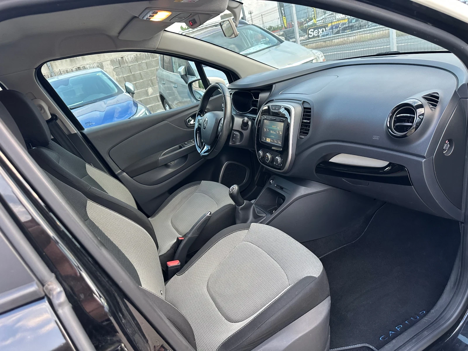 Renault Captur 1.5dci 90к. Нави! Клима! Отлично състояние!, снимка 12 - Автомобили и джипове - 55148808