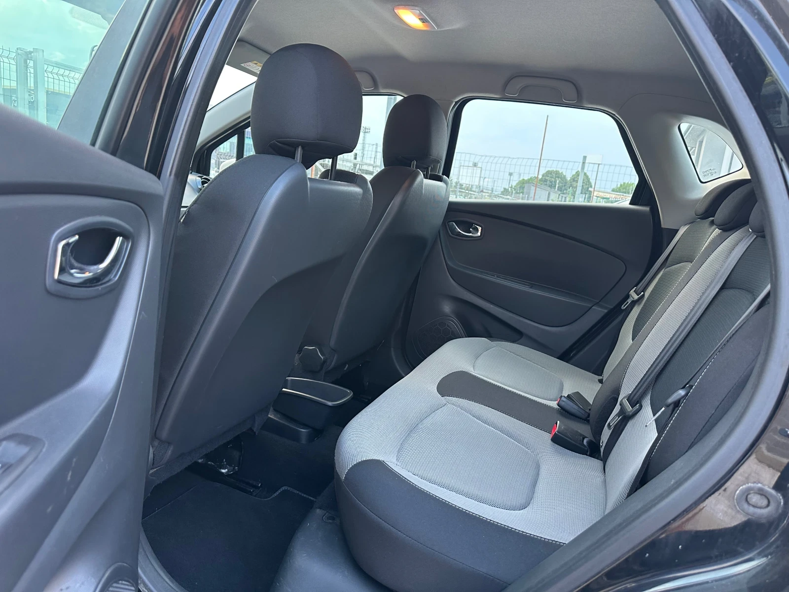 Renault Captur 1.5dci 90к. Нави! Клима! Отлично състояние!, снимка 13 - Автомобили и джипове - 55148808