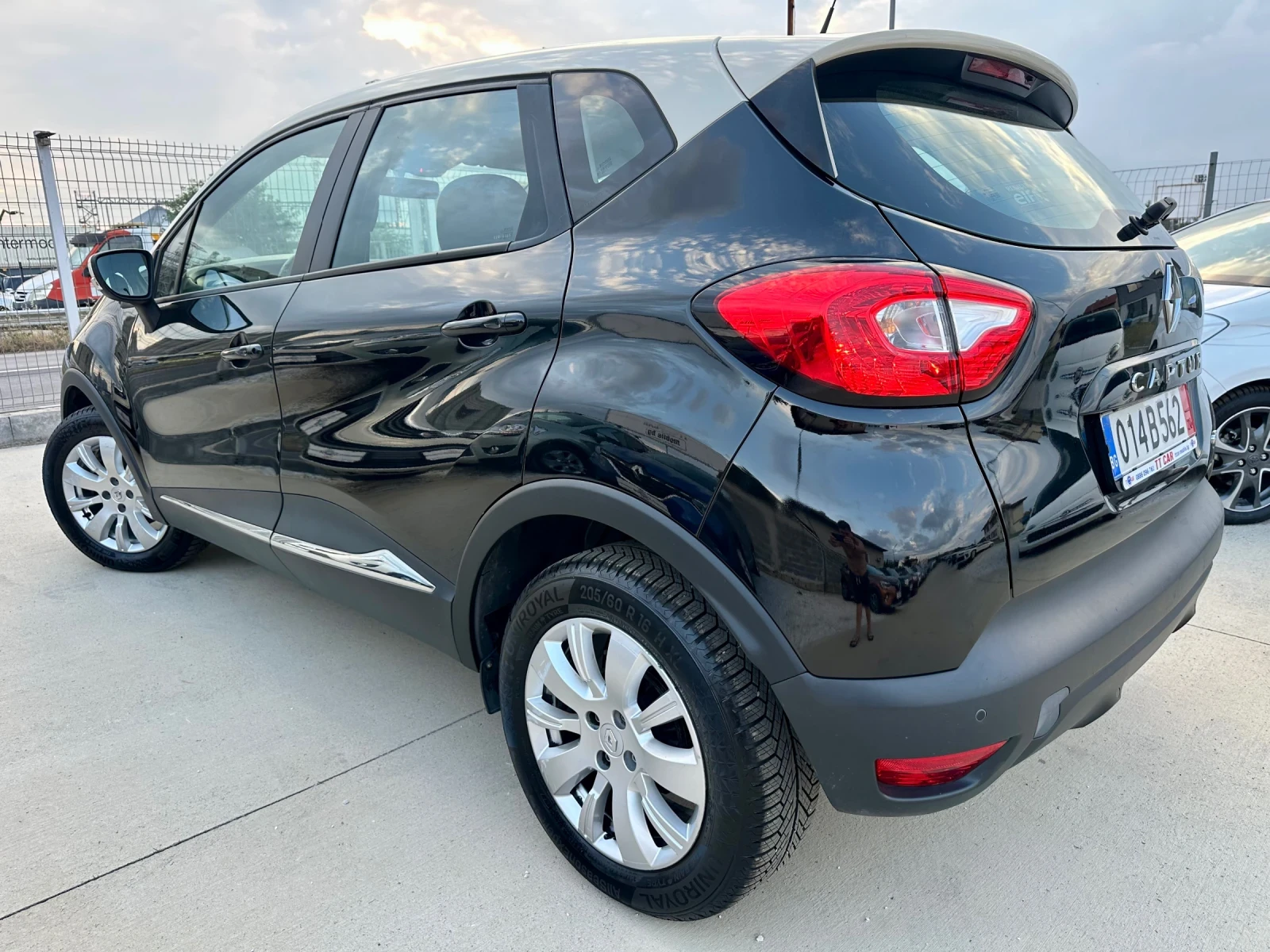 Renault Captur 1.5dci 90к. Нави! Клима! Отлично състояние!, снимка 6 - Автомобили и джипове - 55148808
