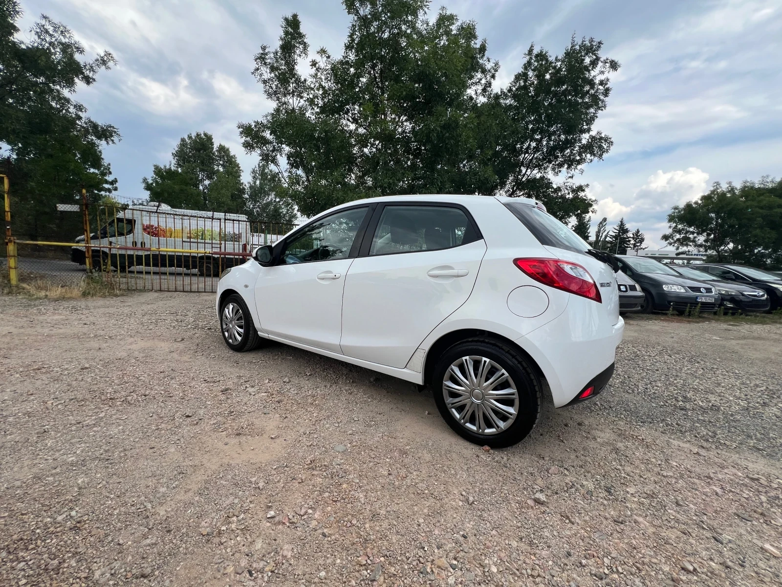 Mazda 2 1.3 * ГАЗ/БЕНЗИН * НОВ ВНОС ИТАЛИЯ * БЕЗ , снимка 3 - Автомобили и джипове - 55326882