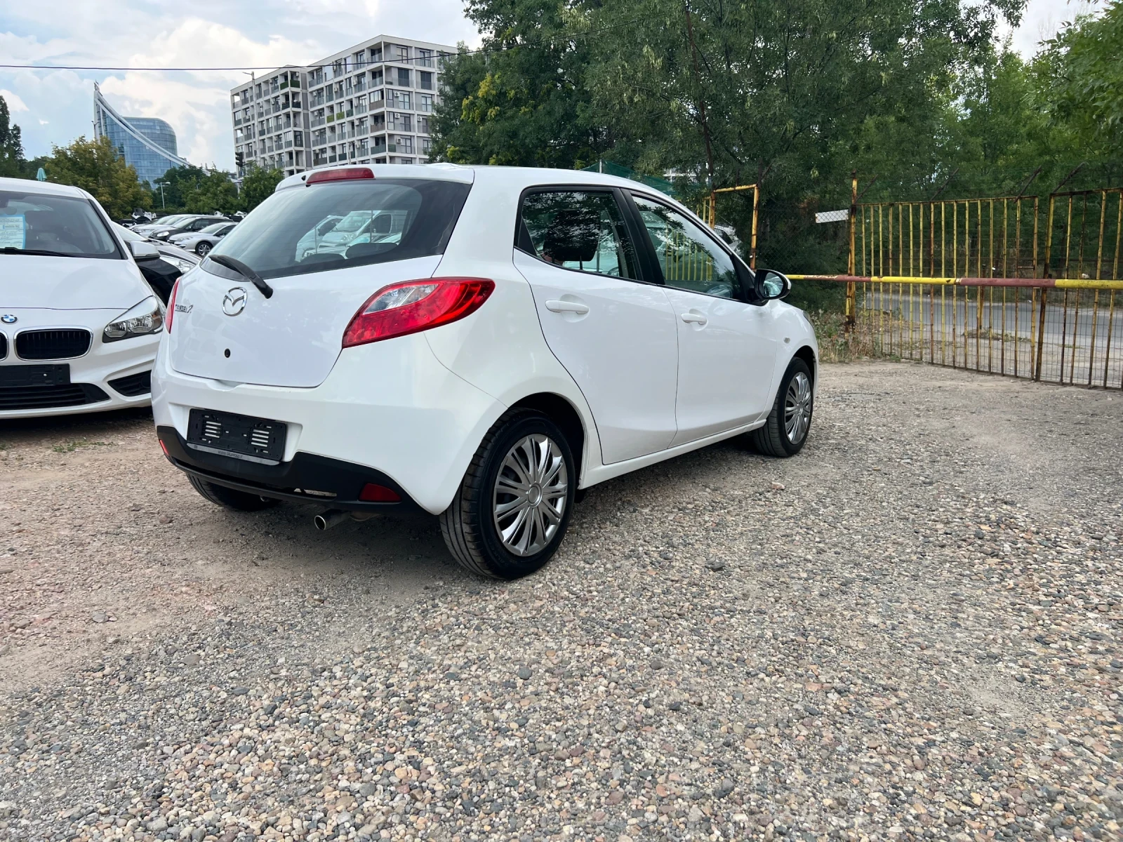 Mazda 2 1.3 * ГАЗ/БЕНЗИН * НОВ ВНОС ИТАЛИЯ * БЕЗ , снимка 5 - Автомобили и джипове - 55326882