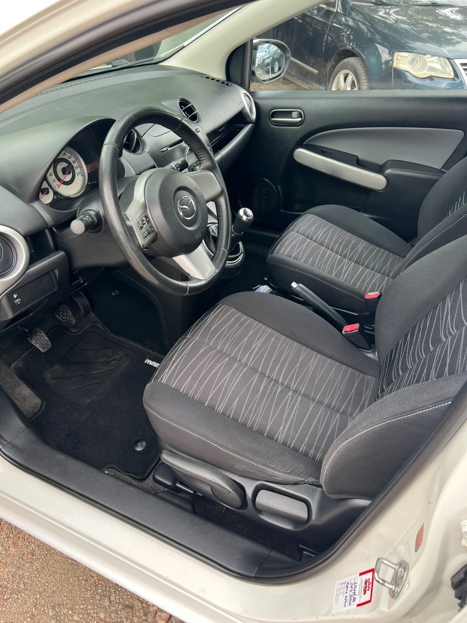 Mazda 2 1.3 * ГАЗ/БЕНЗИН * НОВ ВНОС ИТАЛИЯ * БЕЗ , снимка 7 - Автомобили и джипове - 55326882