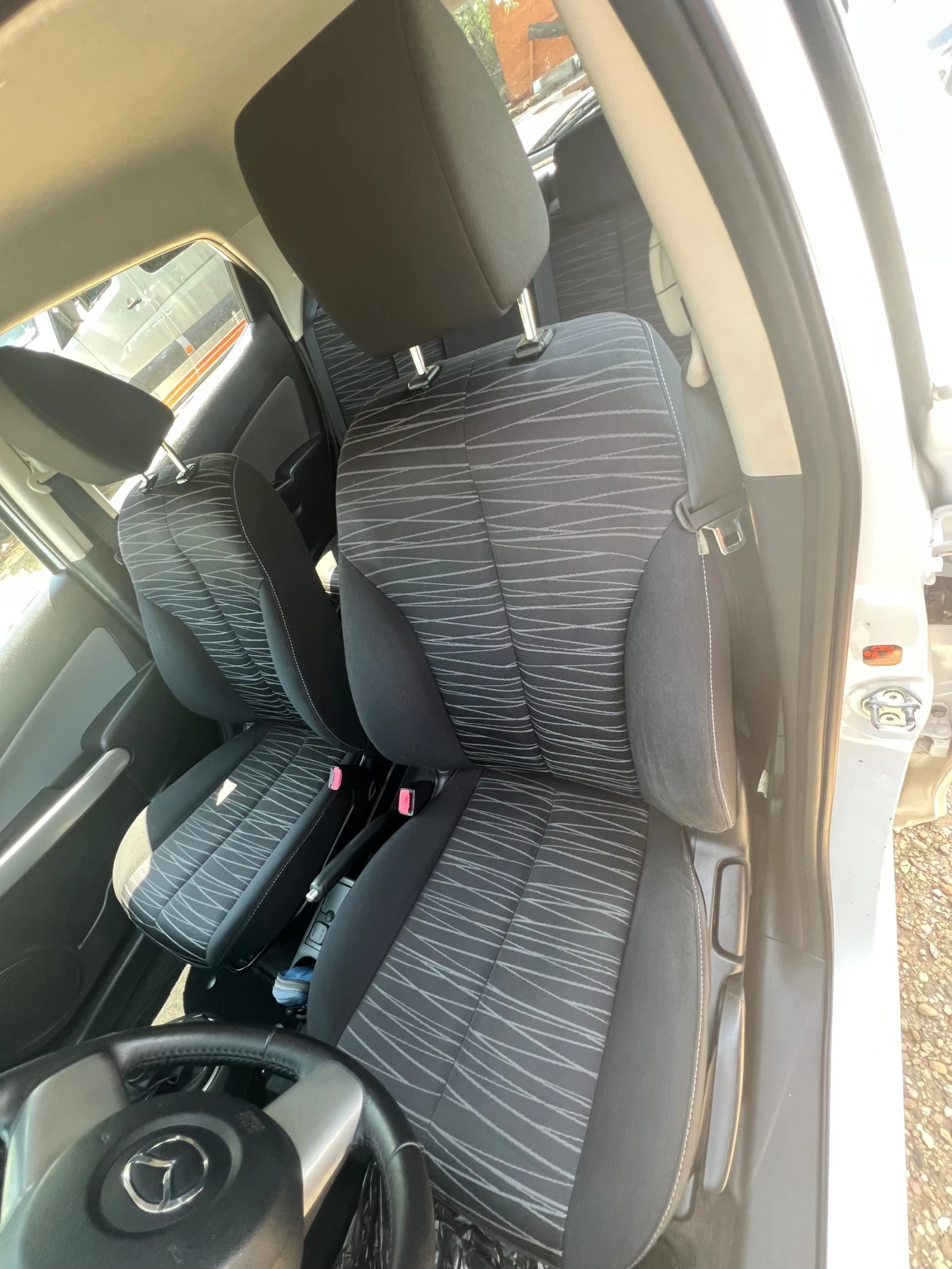 Mazda 2 1.3 * ГАЗ/БЕНЗИН * НОВ ВНОС ИТАЛИЯ * БЕЗ РЪЖДА, снимка 8 - Автомобили и джипове - 55326882