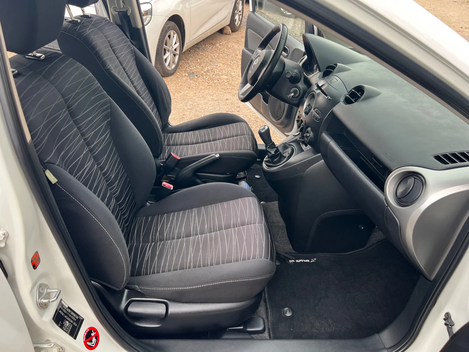 Mazda 2 1.3 * ГАЗ/БЕНЗИН * НОВ ВНОС ИТАЛИЯ * БЕЗ , снимка 13 - Автомобили и джипове - 55326882
