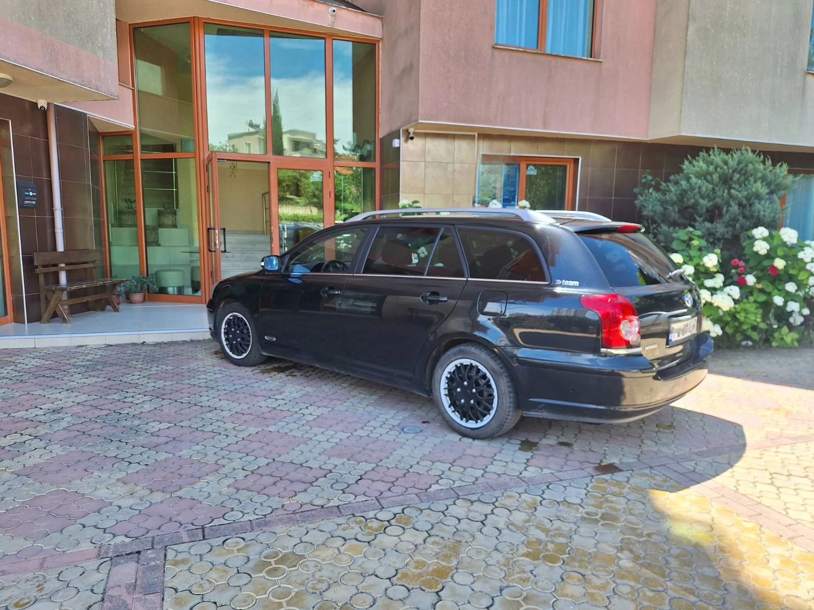 Toyota Avensis 1.8 VVT-i + Газ, снимка 3 - Автомобили и джипове - 55531687