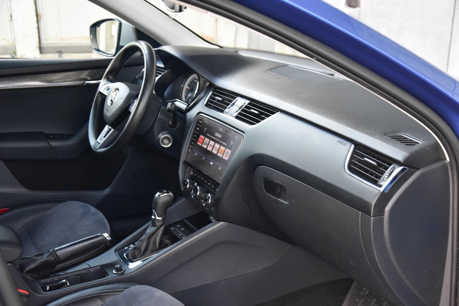 Skoda Octavia SCOUT 2.0TDI 4X4, снимка 9 - Автомобили и джипове - 55688259