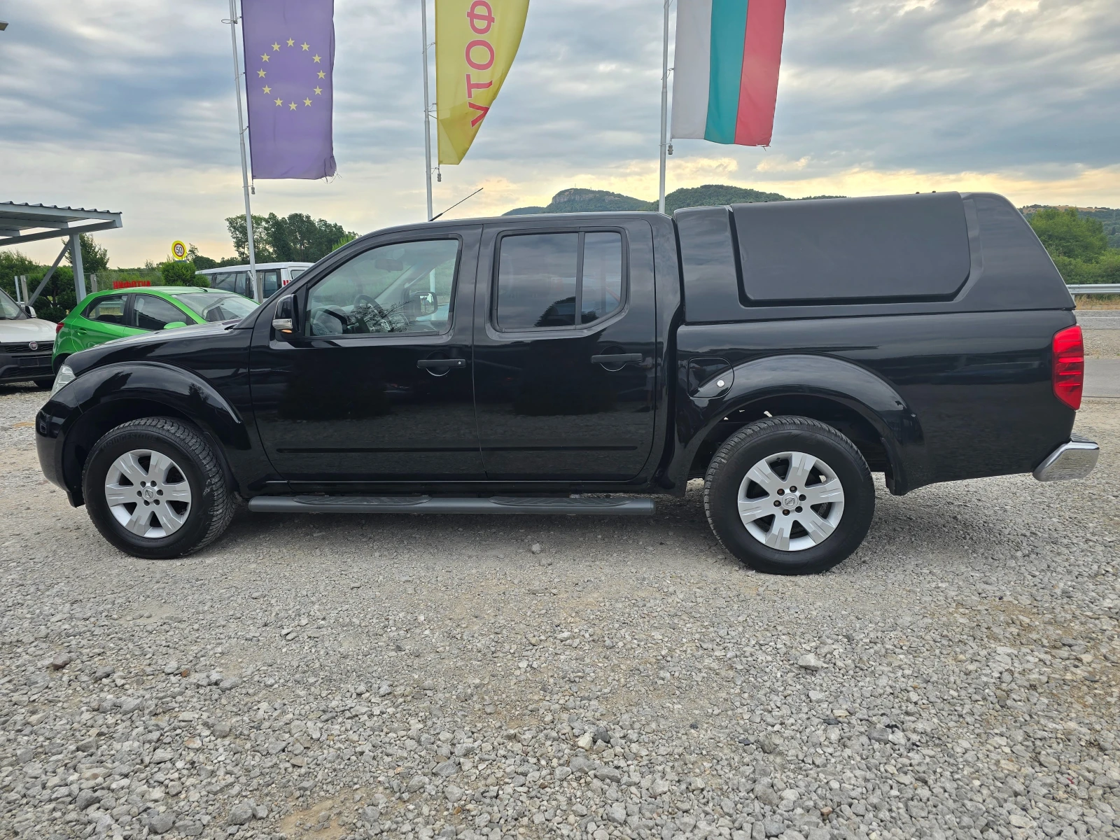 Nissan Navara 2.5D 190КС АВТОМАТИК - изображение 2