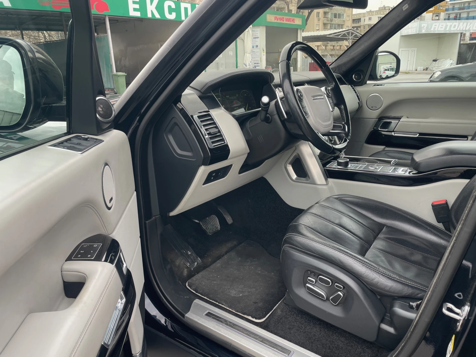 Land Rover Range rover 4.4 Autobiography, снимка 9 - Автомобили и джипове - 53999597