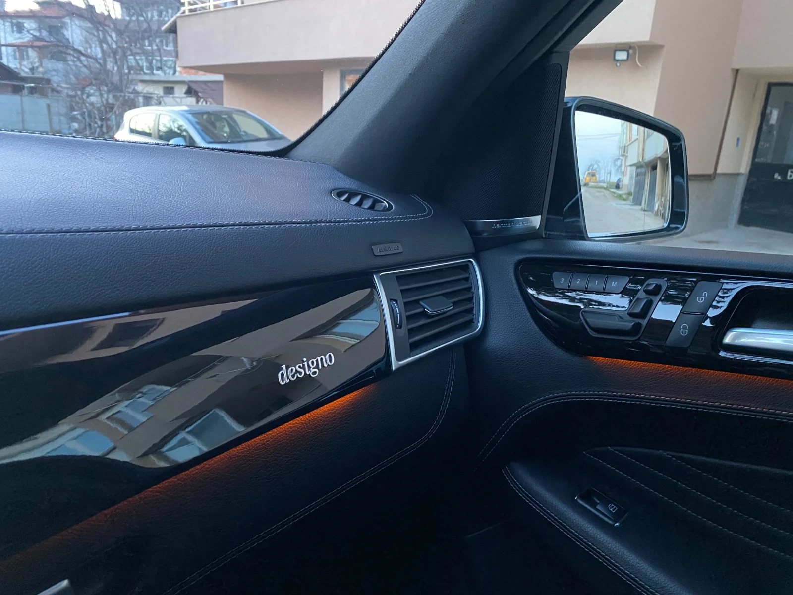 Mercedes-Benz ML 350 * AMG Пакет* Designo* /Harman Kardon, снимка 12 - Автомобили и джипове - 54887080