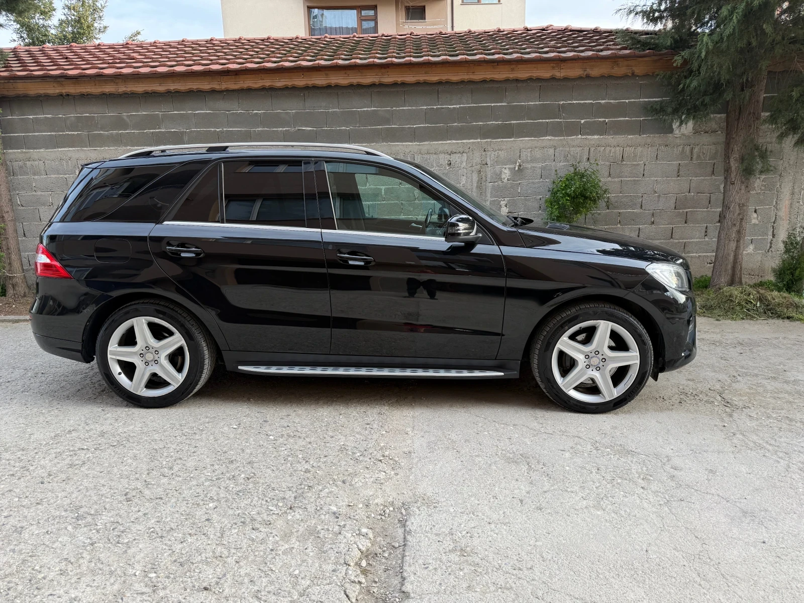 Mercedes-Benz ML 350 * AMG Пакет* Designo* /Harman Kardon, снимка 16 - Автомобили и джипове - 54887080