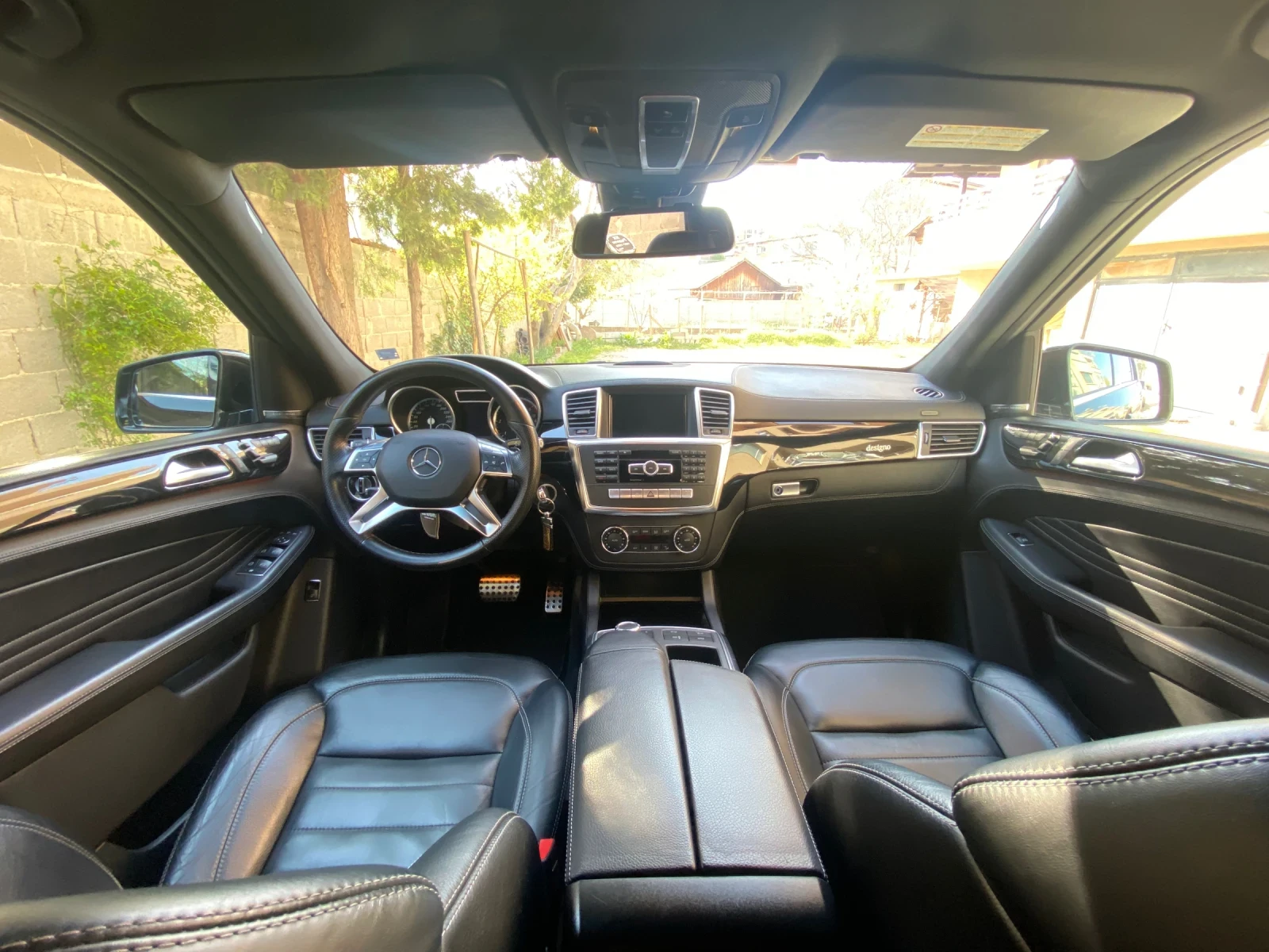 Mercedes-Benz ML 350 * AMG Пакет* Designo* /Harman Kardon, снимка 7 - Автомобили и джипове - 54175623