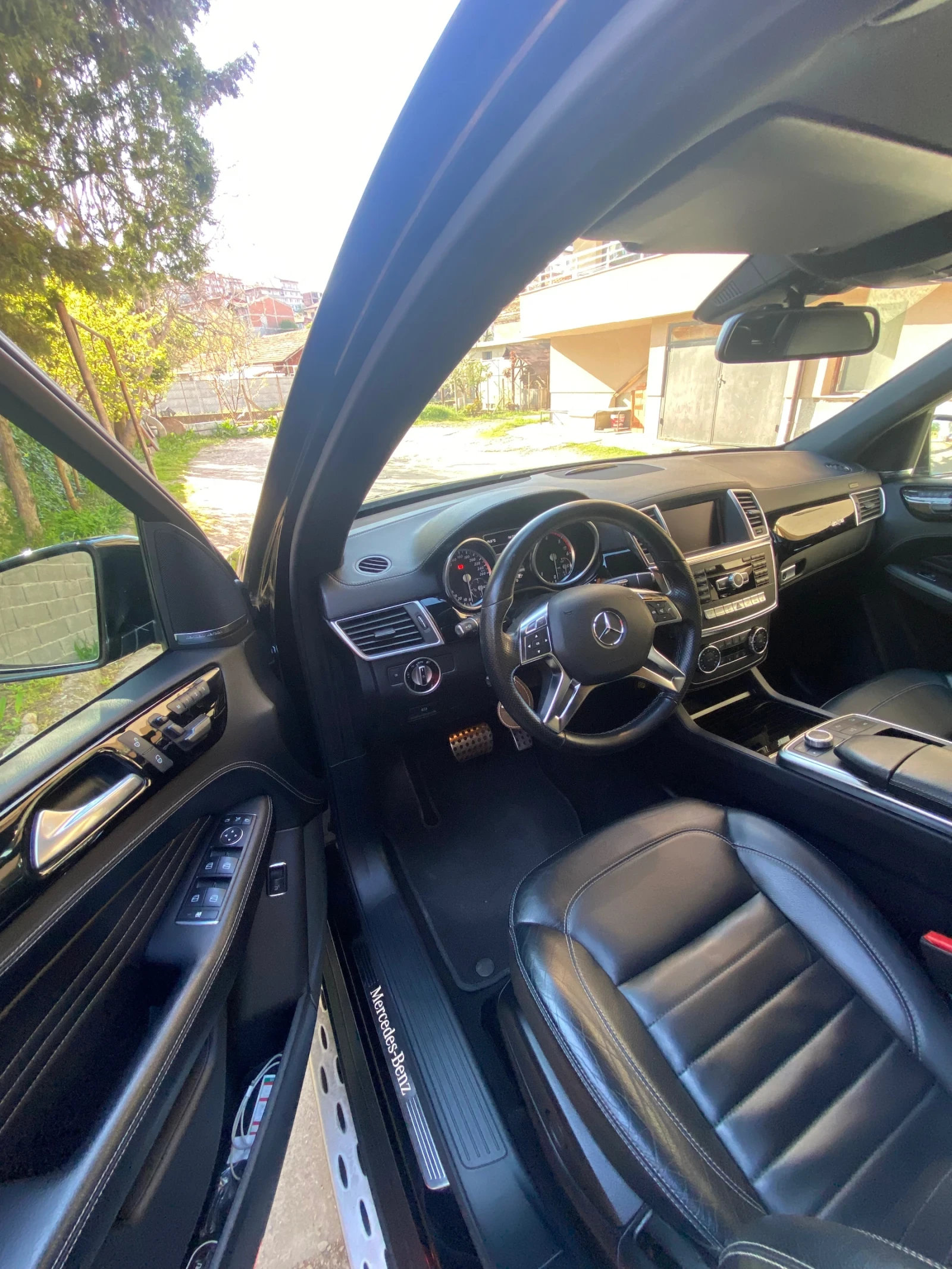 Mercedes-Benz ML 350 * AMG Пакет* Designo* /Harman Kardon, снимка 6 - Автомобили и джипове - 54887080