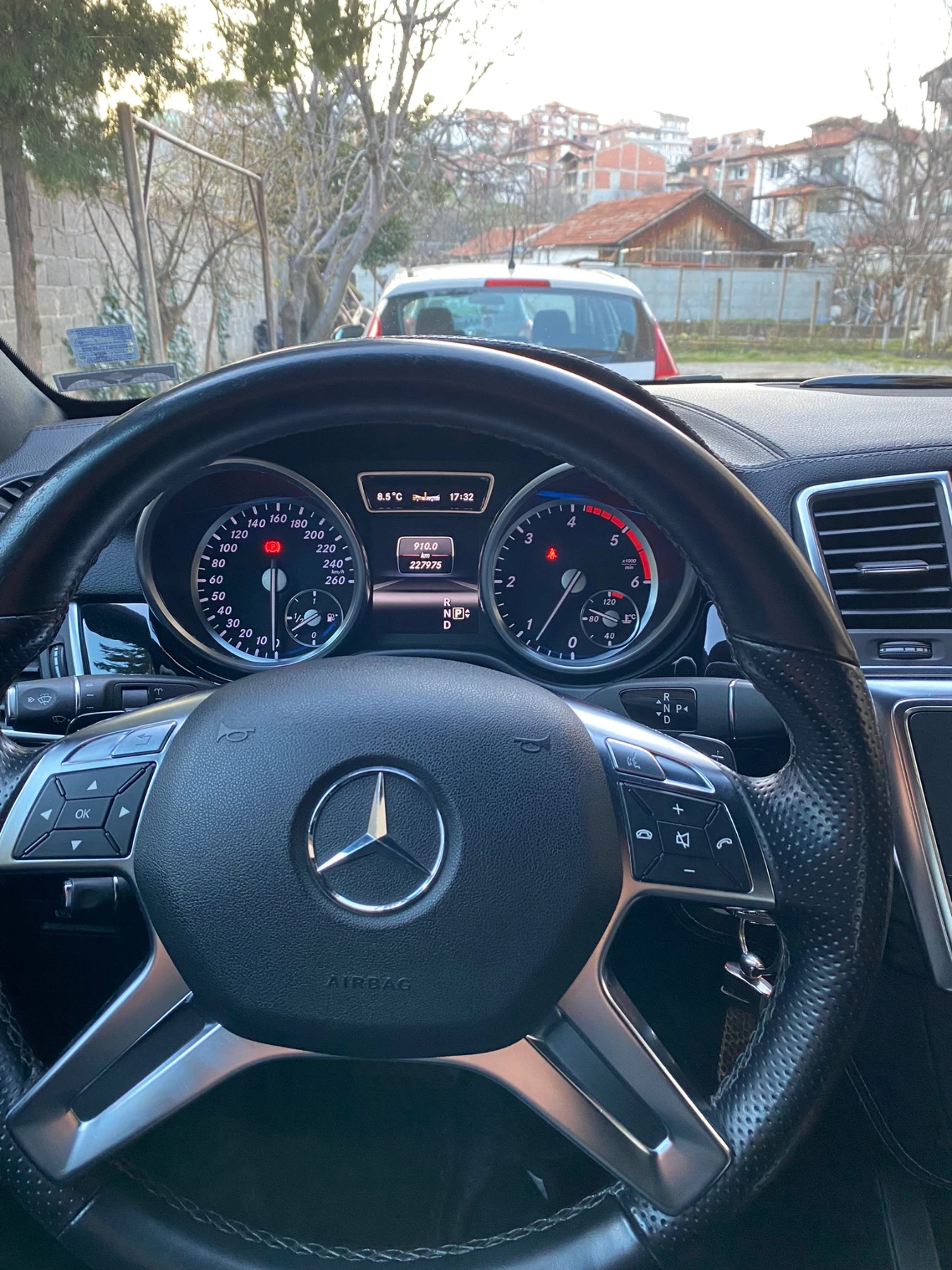 Mercedes-Benz ML 350 * AMG Пакет* Designo* /Harman Kardon, снимка 11 - Автомобили и джипове - 54887080
