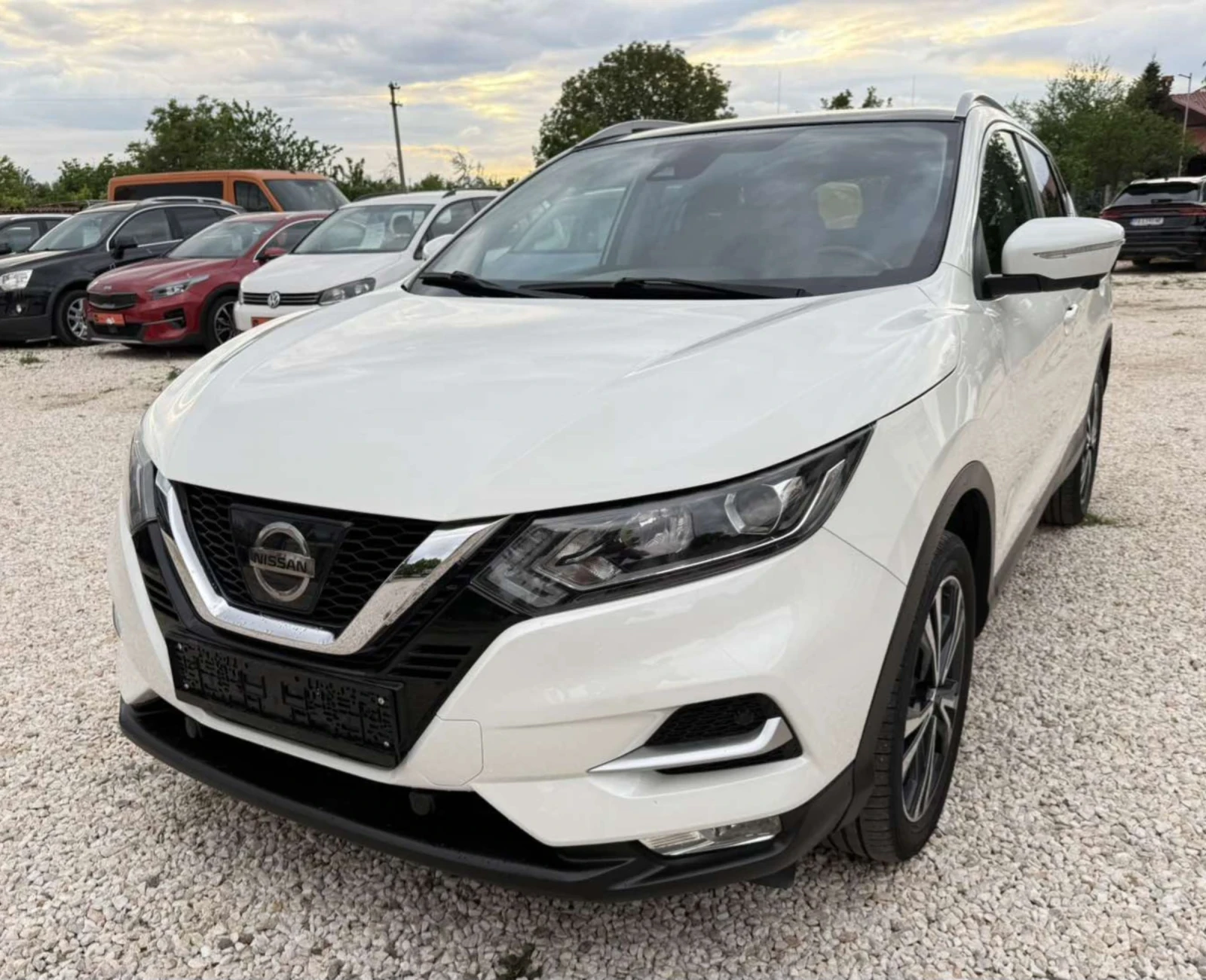 Nissan Qashqai 1.5 DCI..FACE..360 KAMERA , снимка 3 - Автомобили и джипове - 54489045