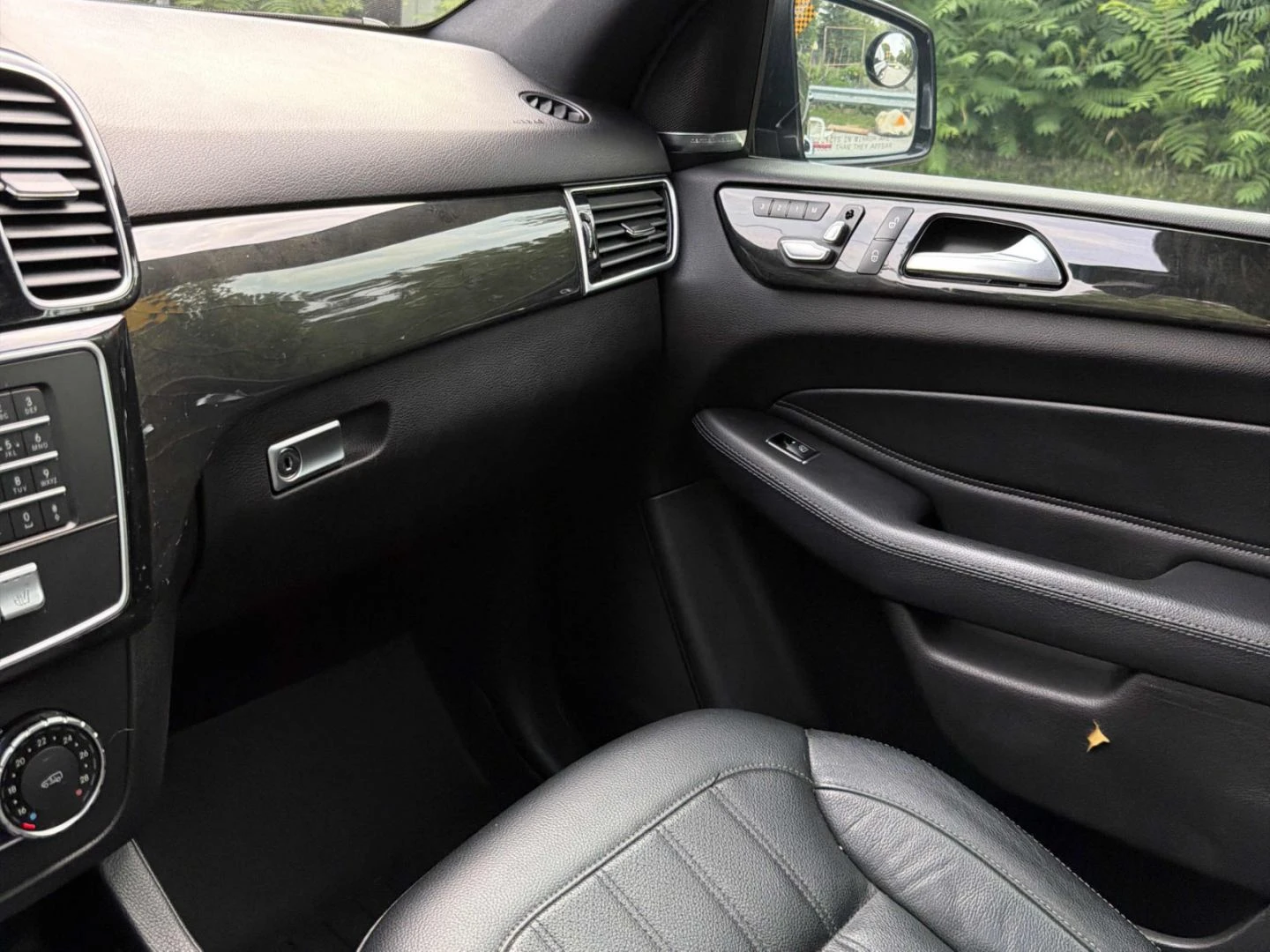 Mercedes-Benz GLE 350 Harman/Kardon* 360View* Keyless* Подгрев* Пано* TV, снимка 15 - Автомобили и джипове - 55336445