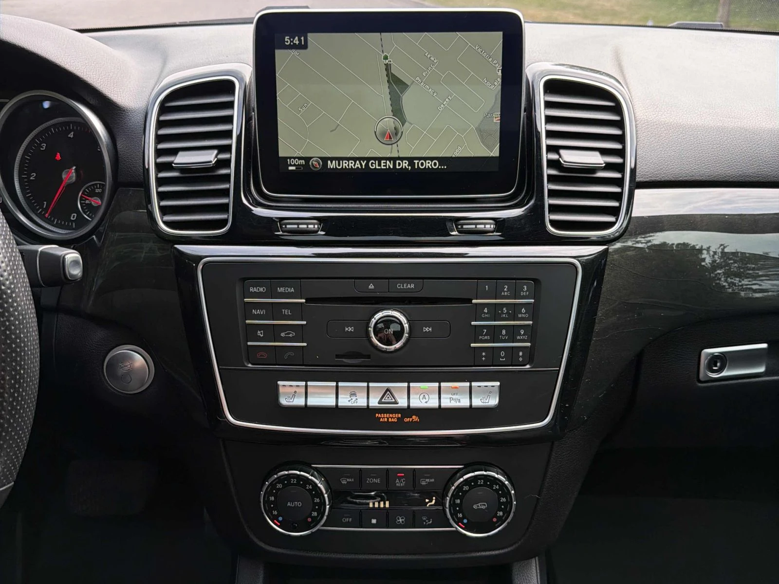 Mercedes-Benz GLE 350 Harman/Kardon* 360View* Keyless* Подгрев* Пано* TV, снимка 11 - Автомобили и джипове - 55336445