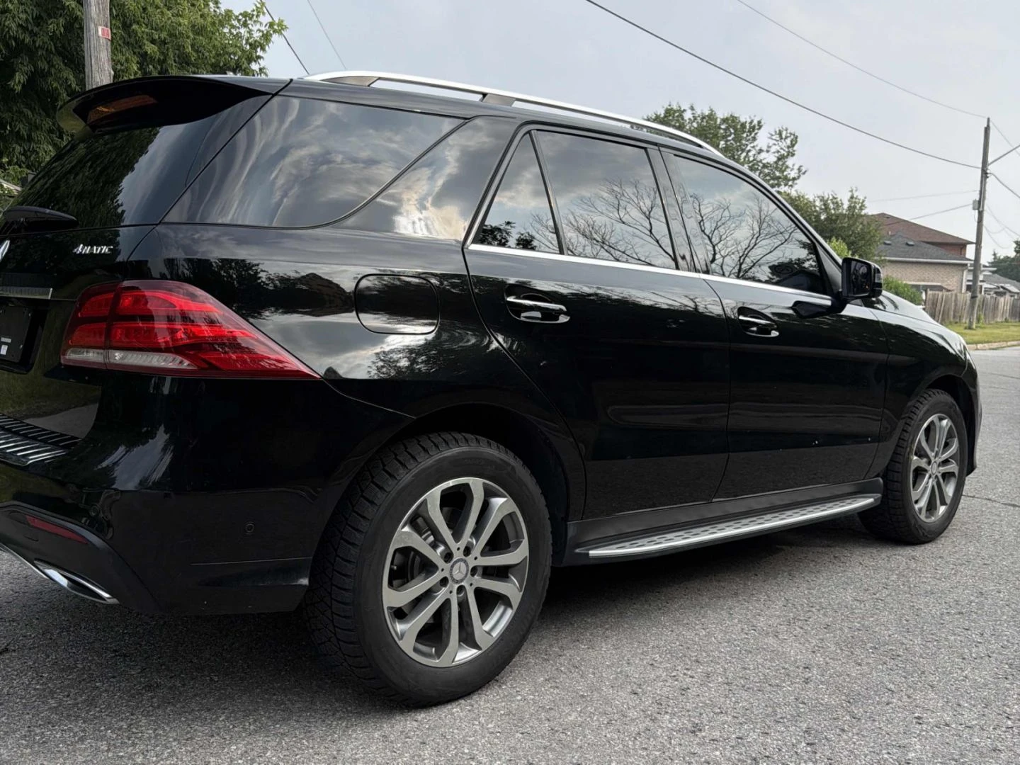 Mercedes-Benz GLE 350 Harman/Kardon* 360View* Keyless* Подгрев* Пано* TV, снимка 4 - Автомобили и джипове - 55336445