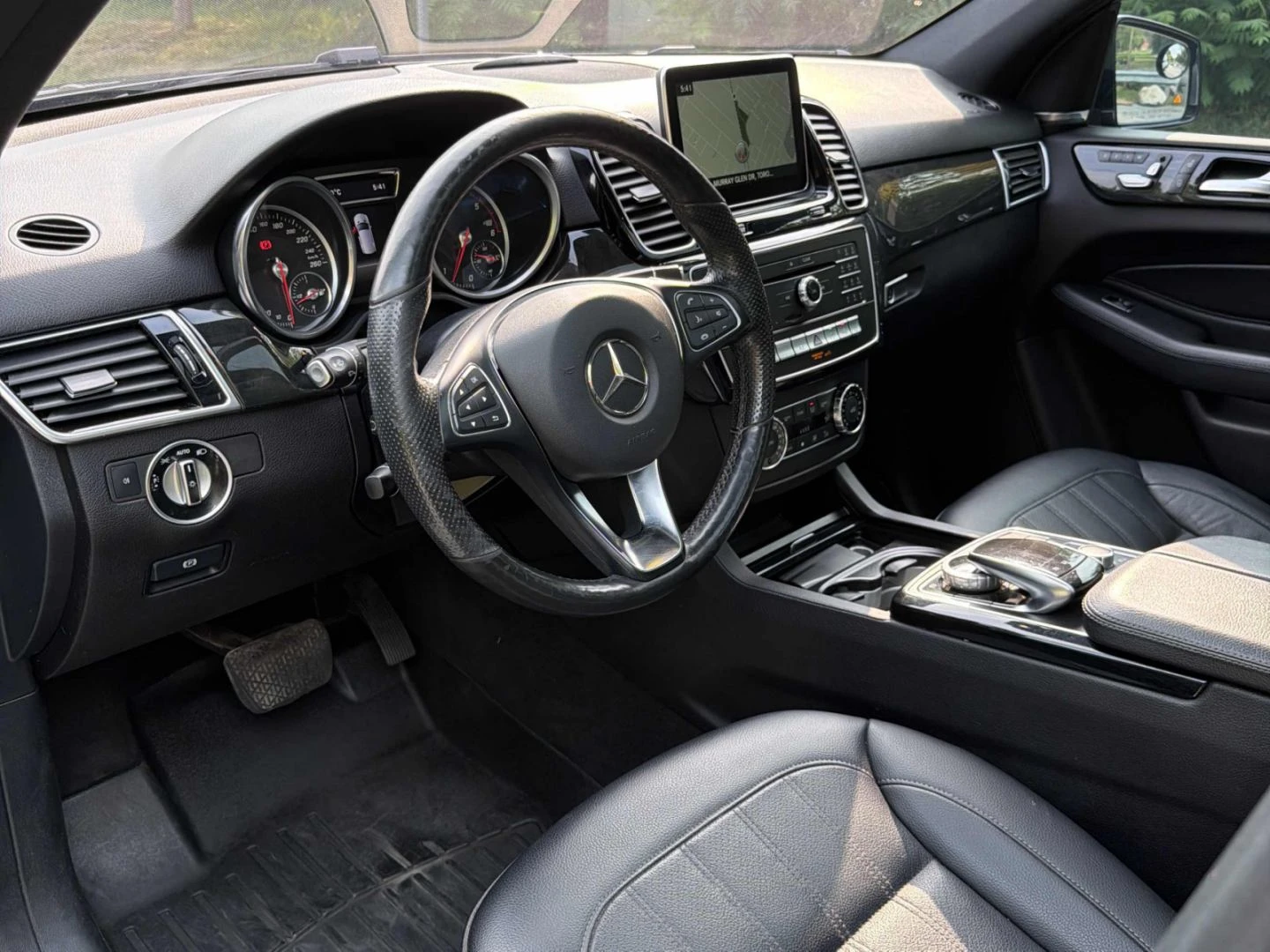 Mercedes-Benz GLE 350 Harman/Kardon* 360View* Keyless* Подгрев* Пано* TV, снимка 9 - Автомобили и джипове - 55336445