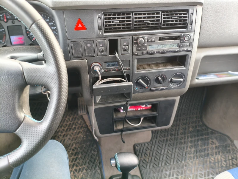 VW T4 2.5TDI MULTIVAN, снимка 8 - Бусове и автобуси - 53539346