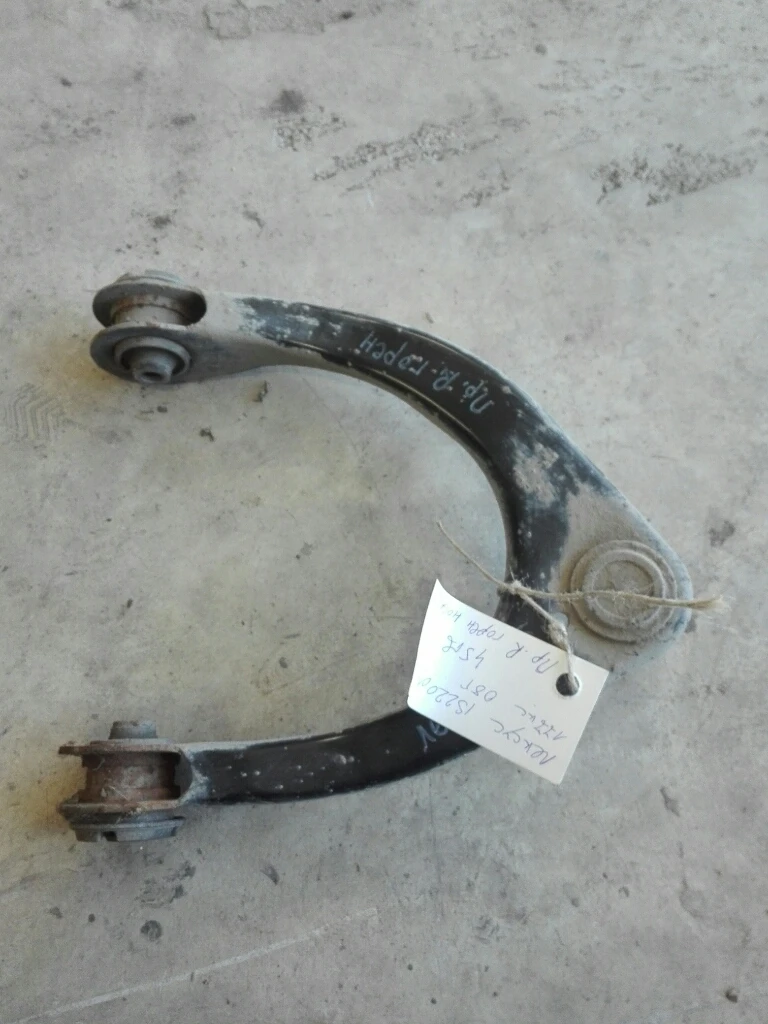 носач преден десен горен лексус ис 220д