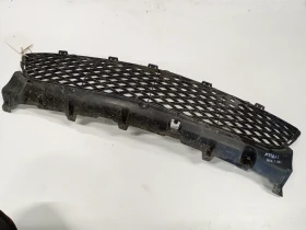 решетка между фаровете Мазда 3 2.0 бензин