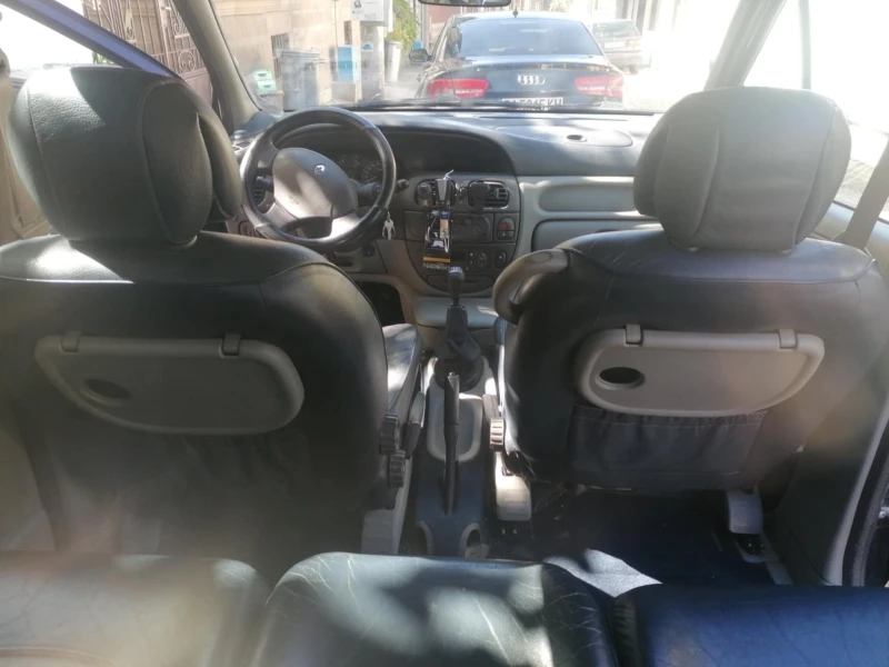 Renault Scenic, снимка 12 - Автомобили и джипове - 49452824