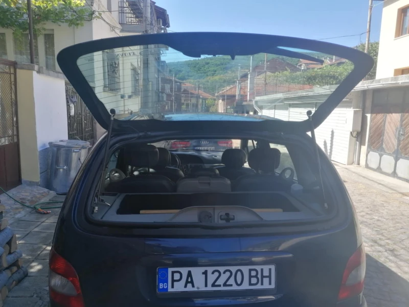 Renault Scenic, снимка 3 - Автомобили и джипове - 49452824