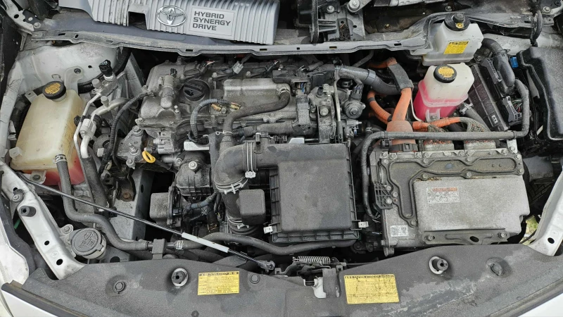 Toyota Prius 1, 8, снимка 5 - Автомобили и джипове - 52359502