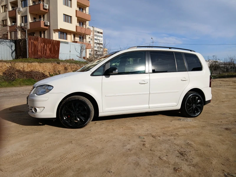 VW Touran, снимка 7 - Автомобили и джипове - 52972940