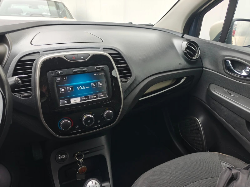 Renault Captur, снимка 7 - Автомобили и джипове - 53213656