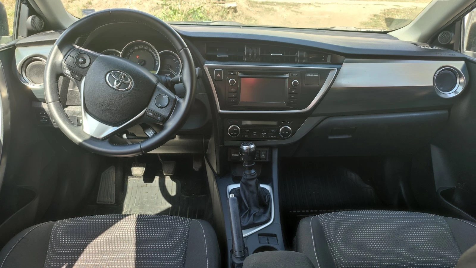 Toyota Auris Touring Sport, 1.6 - изображение 8