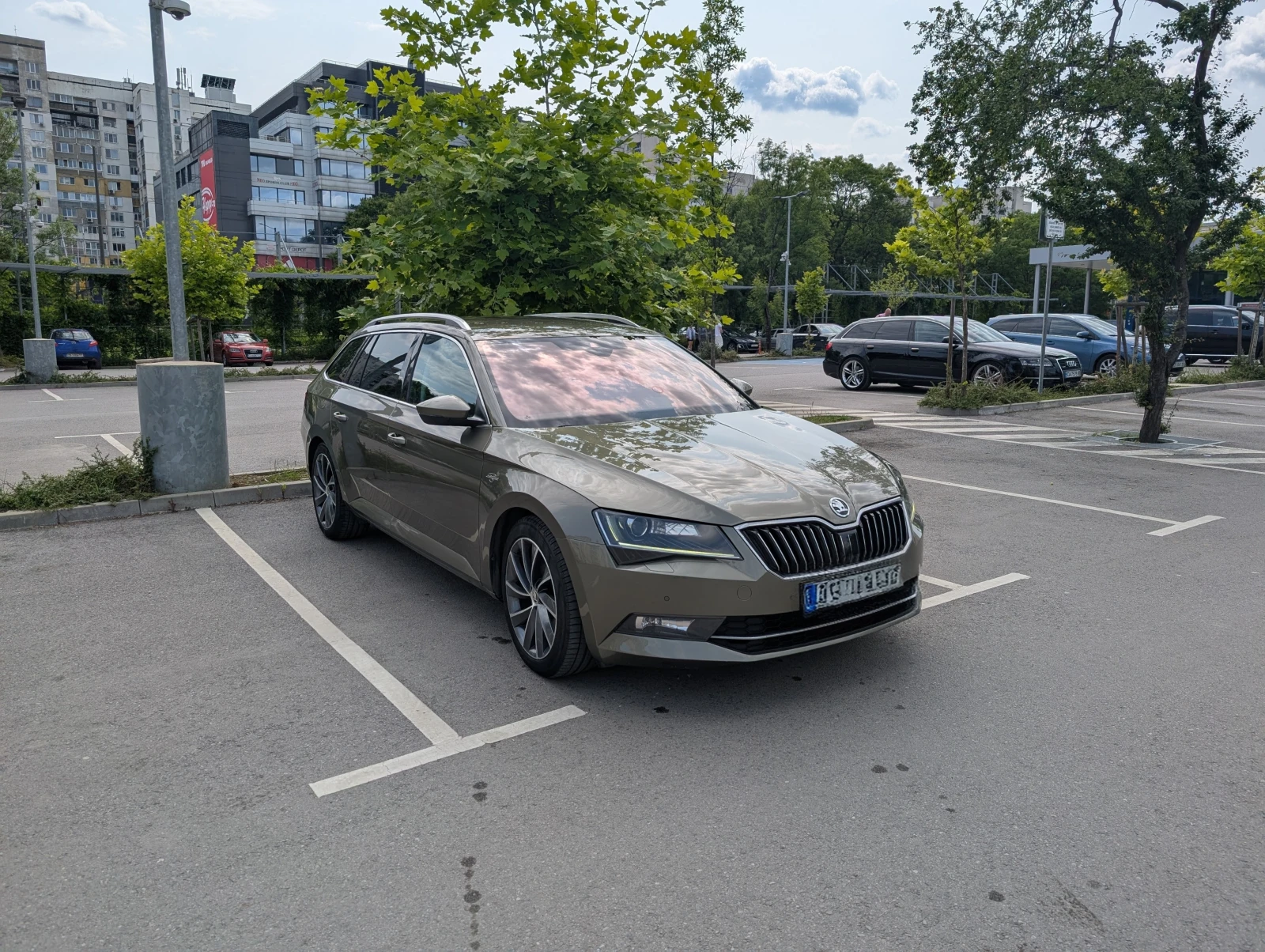 Skoda Superb 2.0 TDI L&K 4x4 - изображение 2
