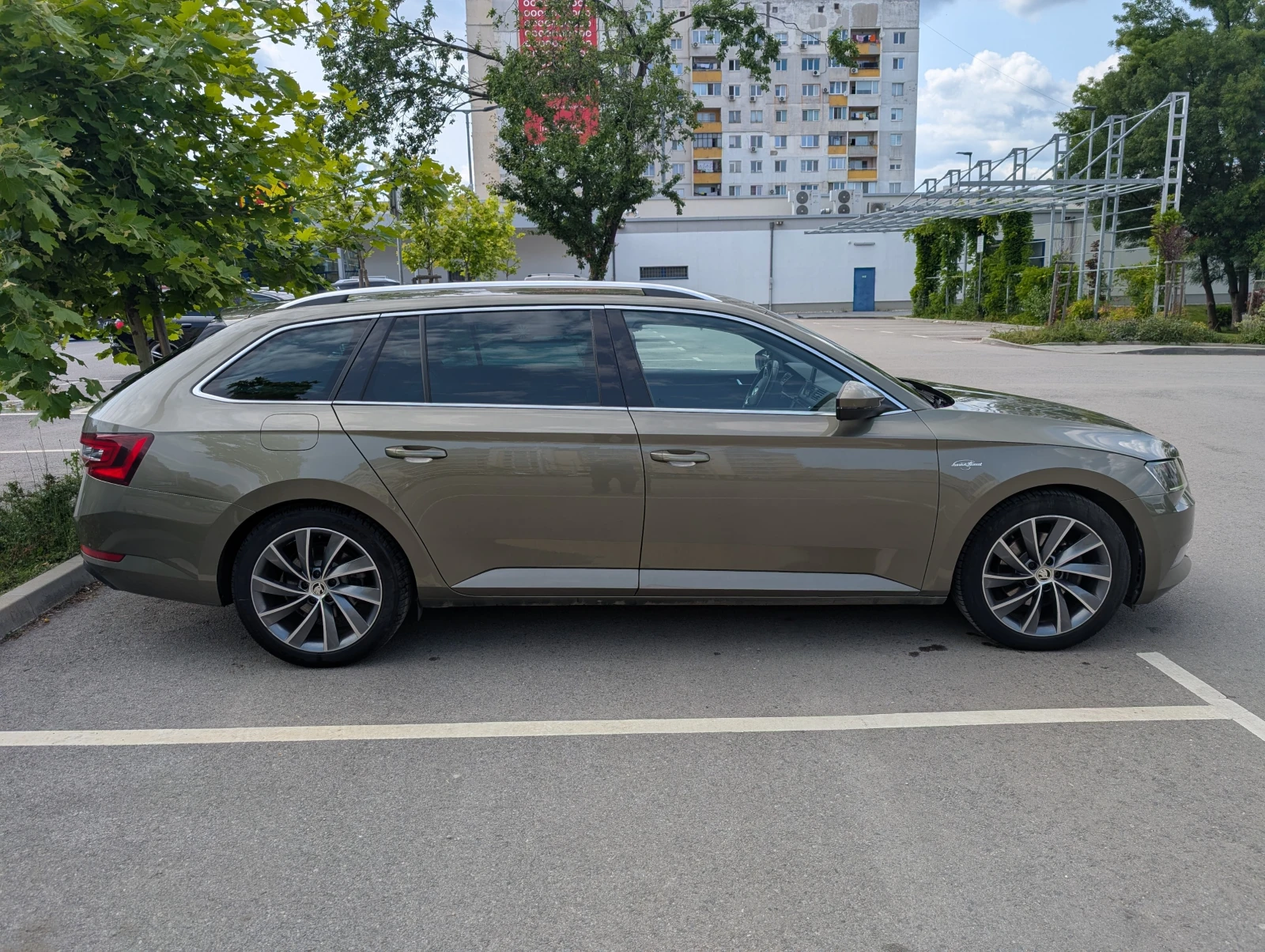 Skoda Superb 2.0 TDI L&K 4x4 - изображение 7