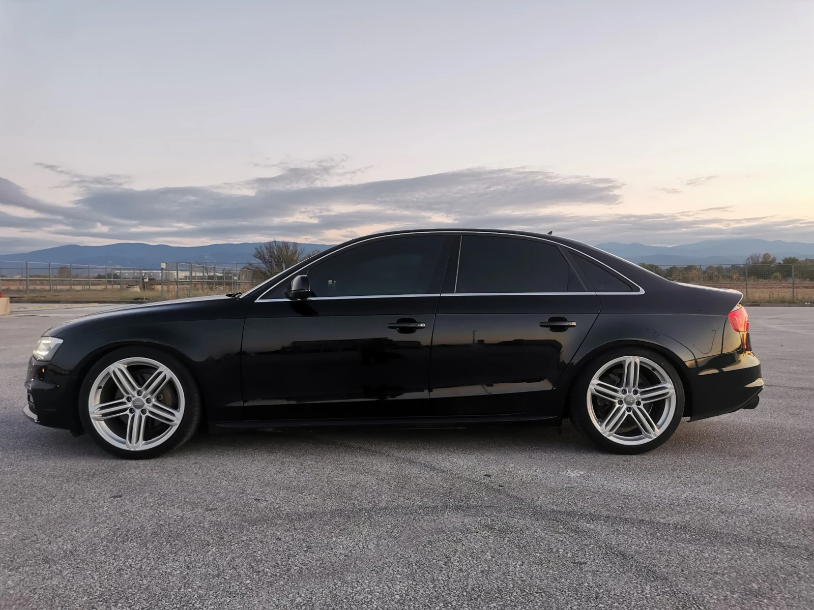 Audi A4 2.0TFSI quattro ZF8 carfax - изображение 7
