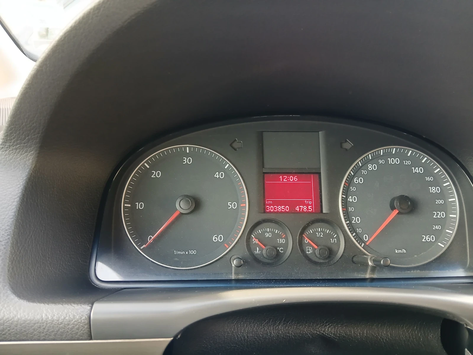 VW Touran  - изображение 5