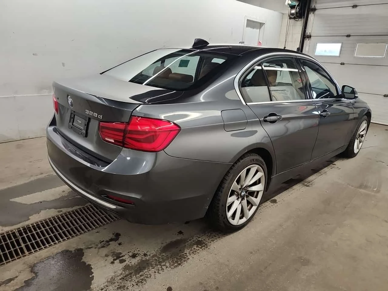 BMW 328 DIESEL * xDrive * Без инциденти * CARFAX * , снимка 3 - Автомобили и джипове - 53878415