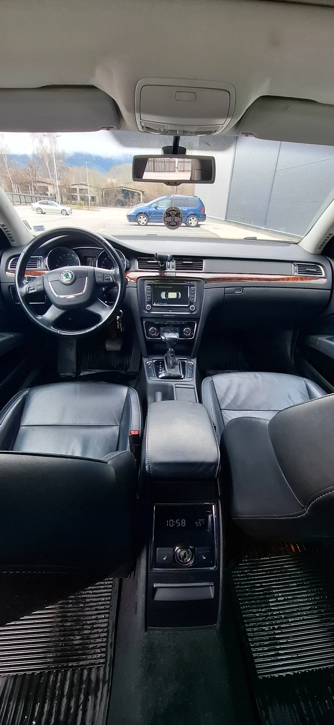 Skoda Superb 2.0 TDI, снимка 10 - Автомобили и джипове - 54010532