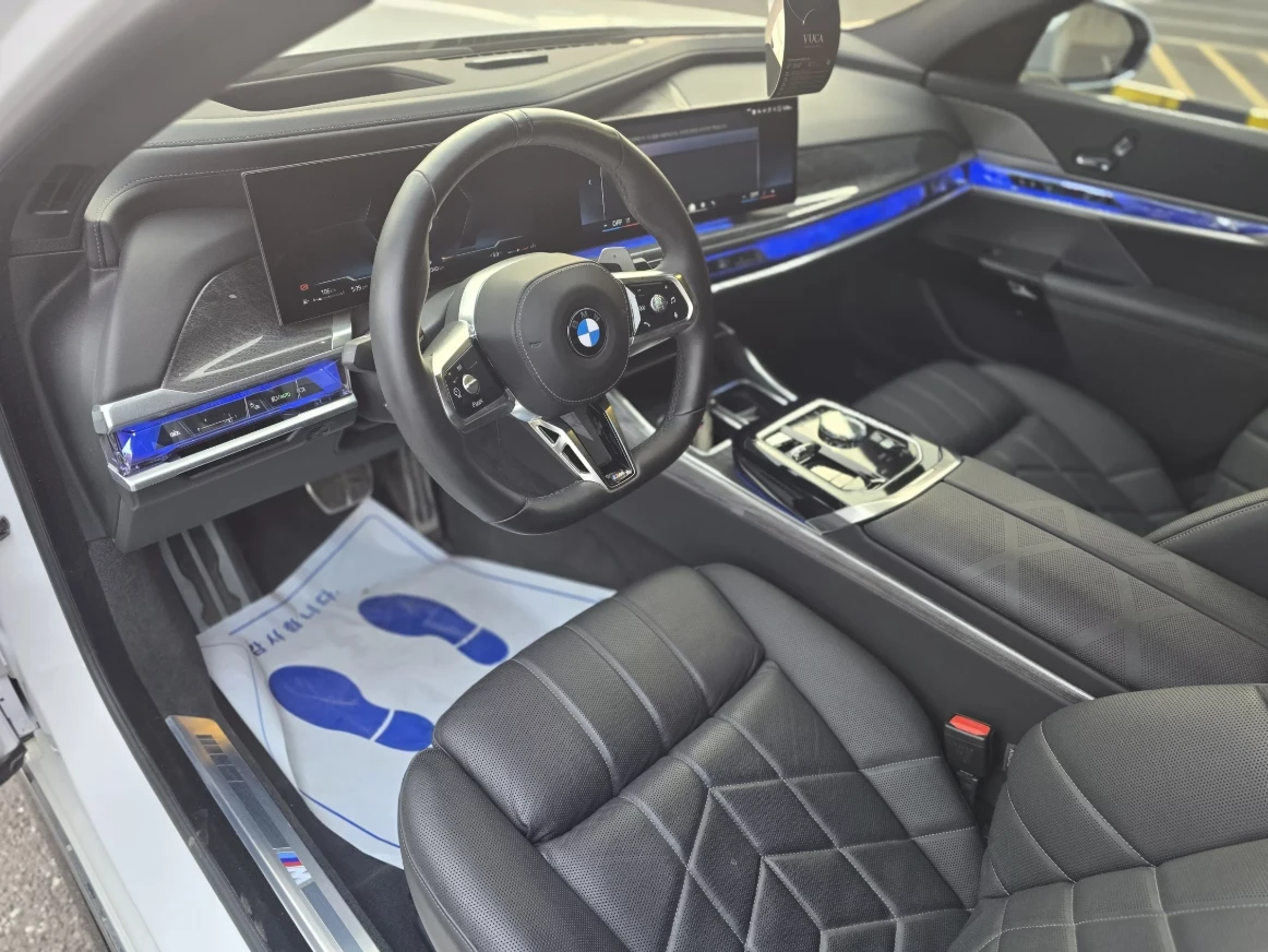 BMW 740 M SPORT | THEATRE SCREEN, снимка 8 - Автомобили и джипове - 54399362