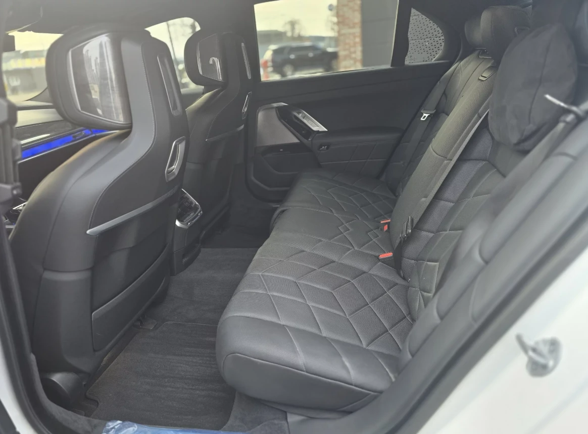 BMW 740 M SPORT | THEATRE SCREEN, снимка 12 - Автомобили и джипове - 54399362