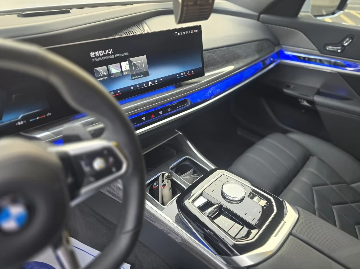 BMW 740 M SPORT | THEATRE SCREEN, снимка 7 - Автомобили и джипове - 54399362