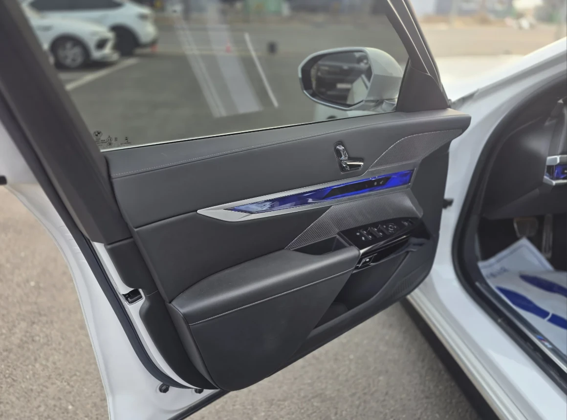 BMW 740 M SPORT | THEATRE SCREEN, снимка 16 - Автомобили и джипове - 54399362