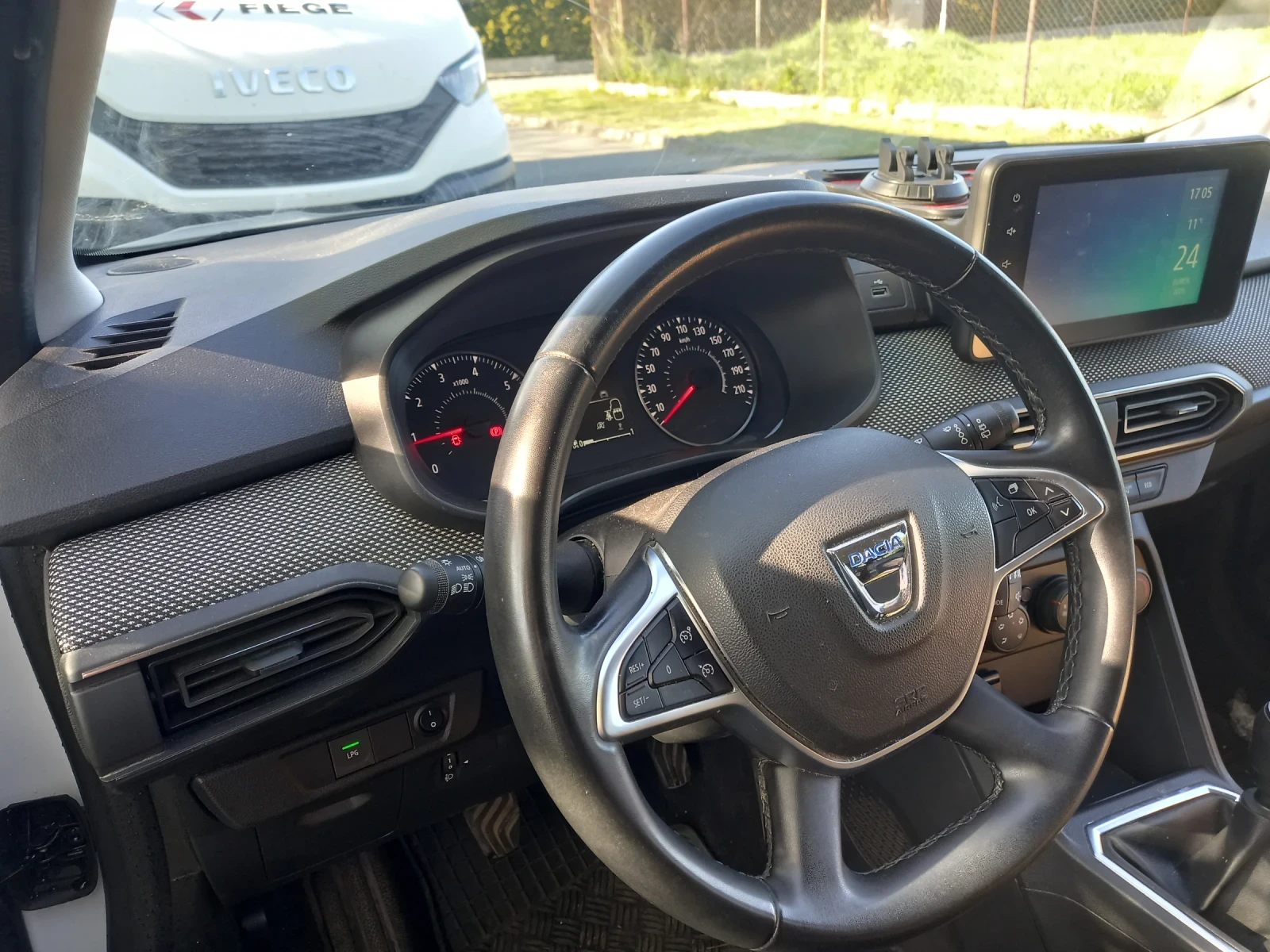 Dacia Jogger LPG, 7 местен, снимка 4 - Автомобили и джипове - 55500569