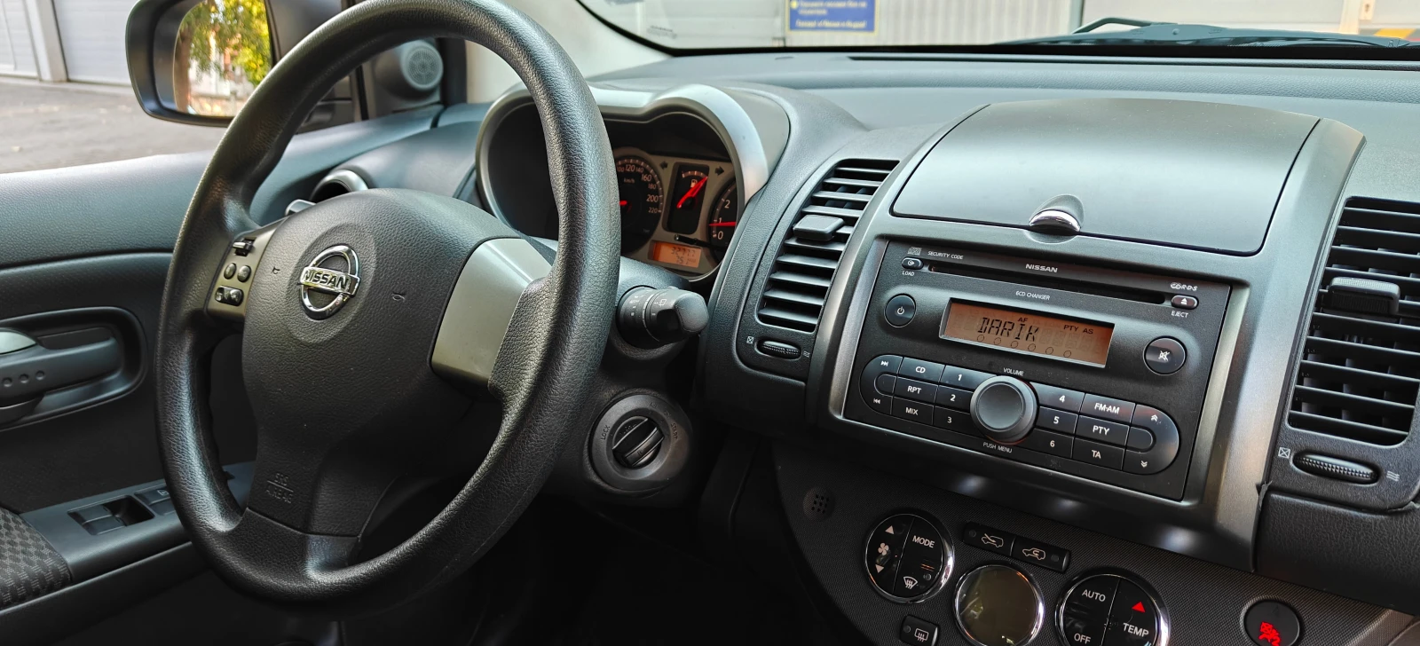 Nissan Note 1.6 Tekna, снимка 7 - Автомобили и джипове - 55936513