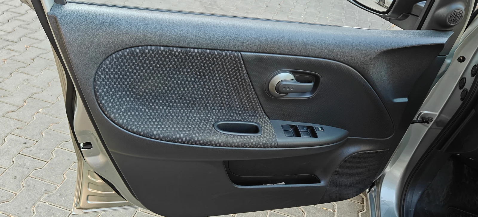 Nissan Note 1.6 Tekna, снимка 11 - Автомобили и джипове - 55936513