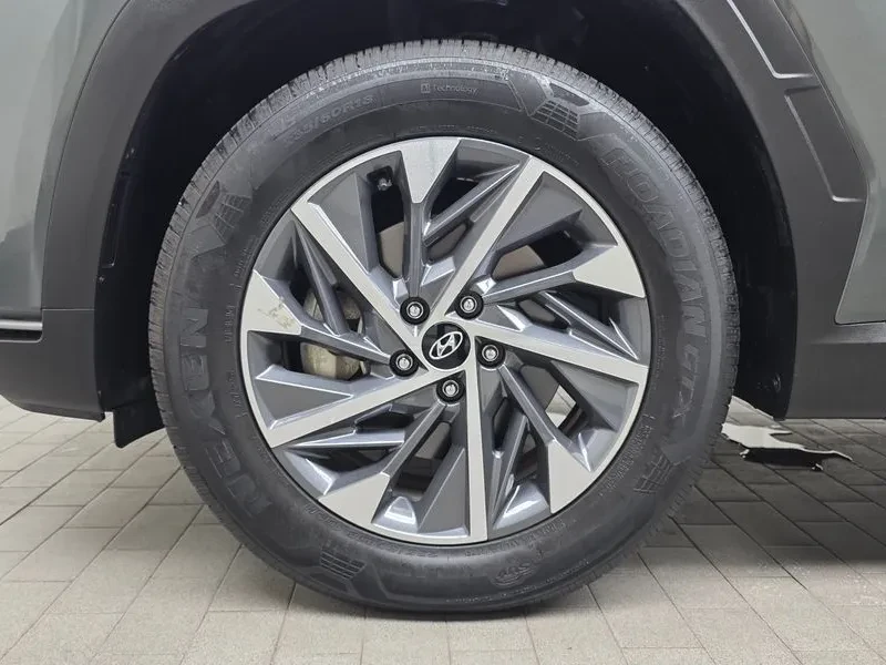 Hyundai Tucson 2.0 2Wd Premium, снимка 5 - Автомобили и джипове - 55936588