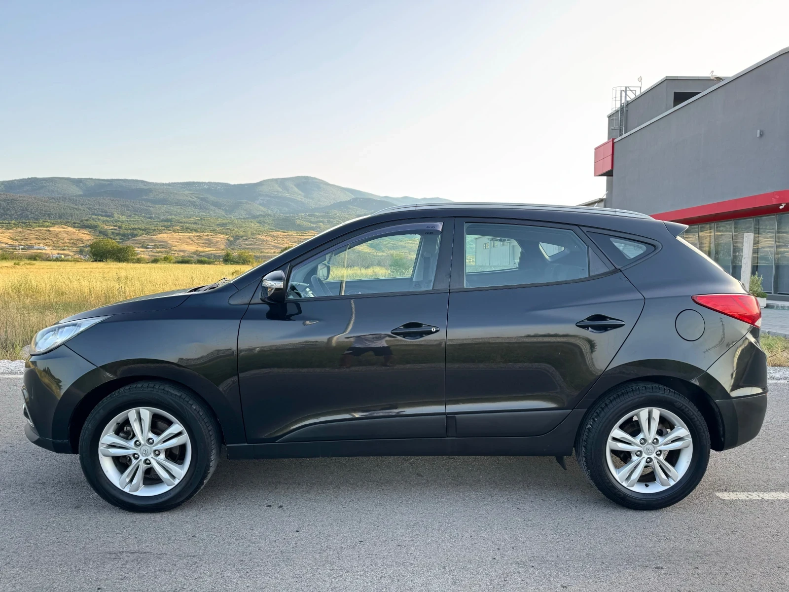 Hyundai IX35 2.0 CRDi 136к.с PARKTRONIC / BLUETOOTH  - изображение 4