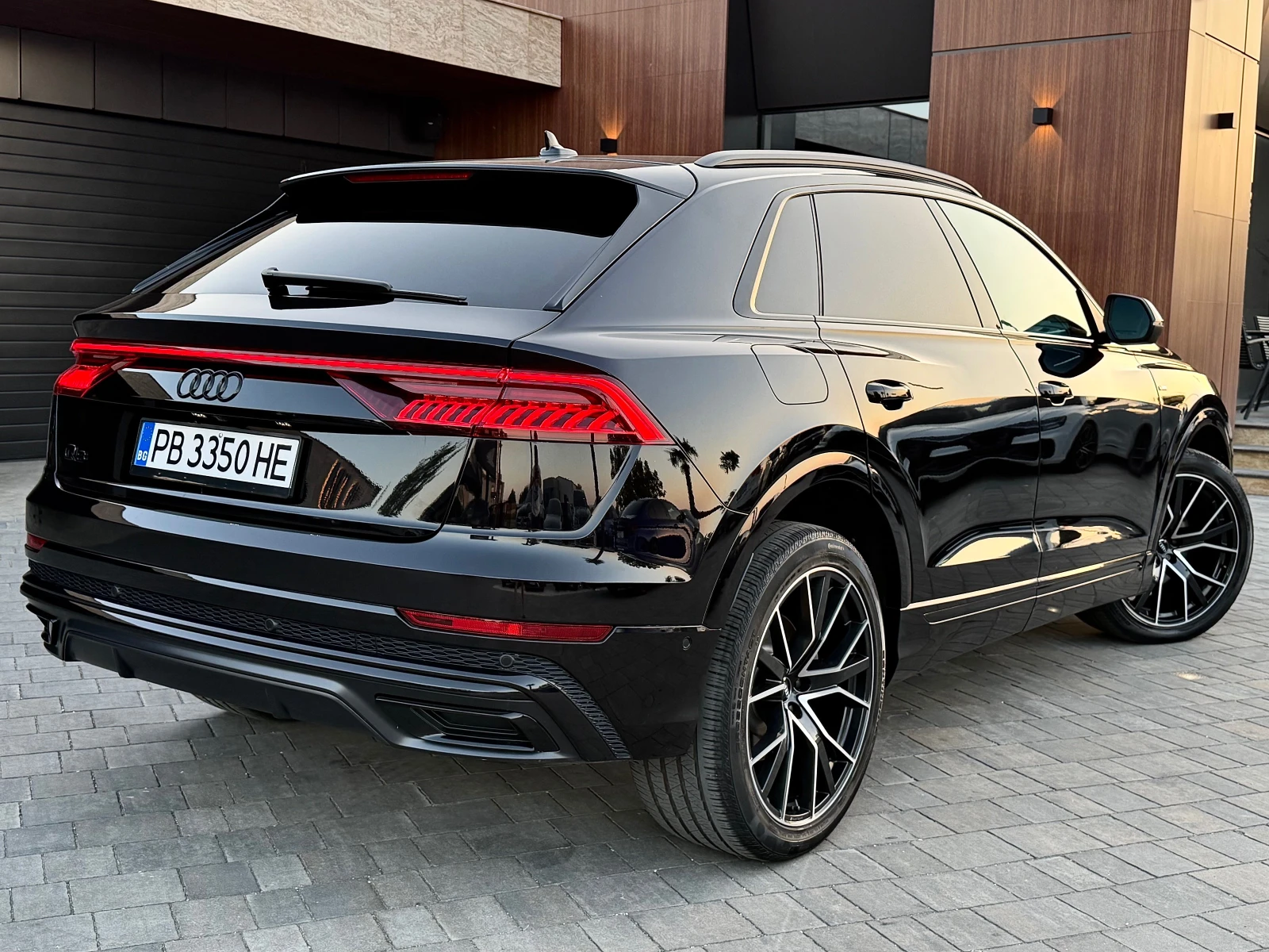 Audi Q8 55TFSI S-Line #SoftClose#PANO#OBDUH#B&O#FULL MAX#, снимка 2 - Автомобили и джипове - 55647366