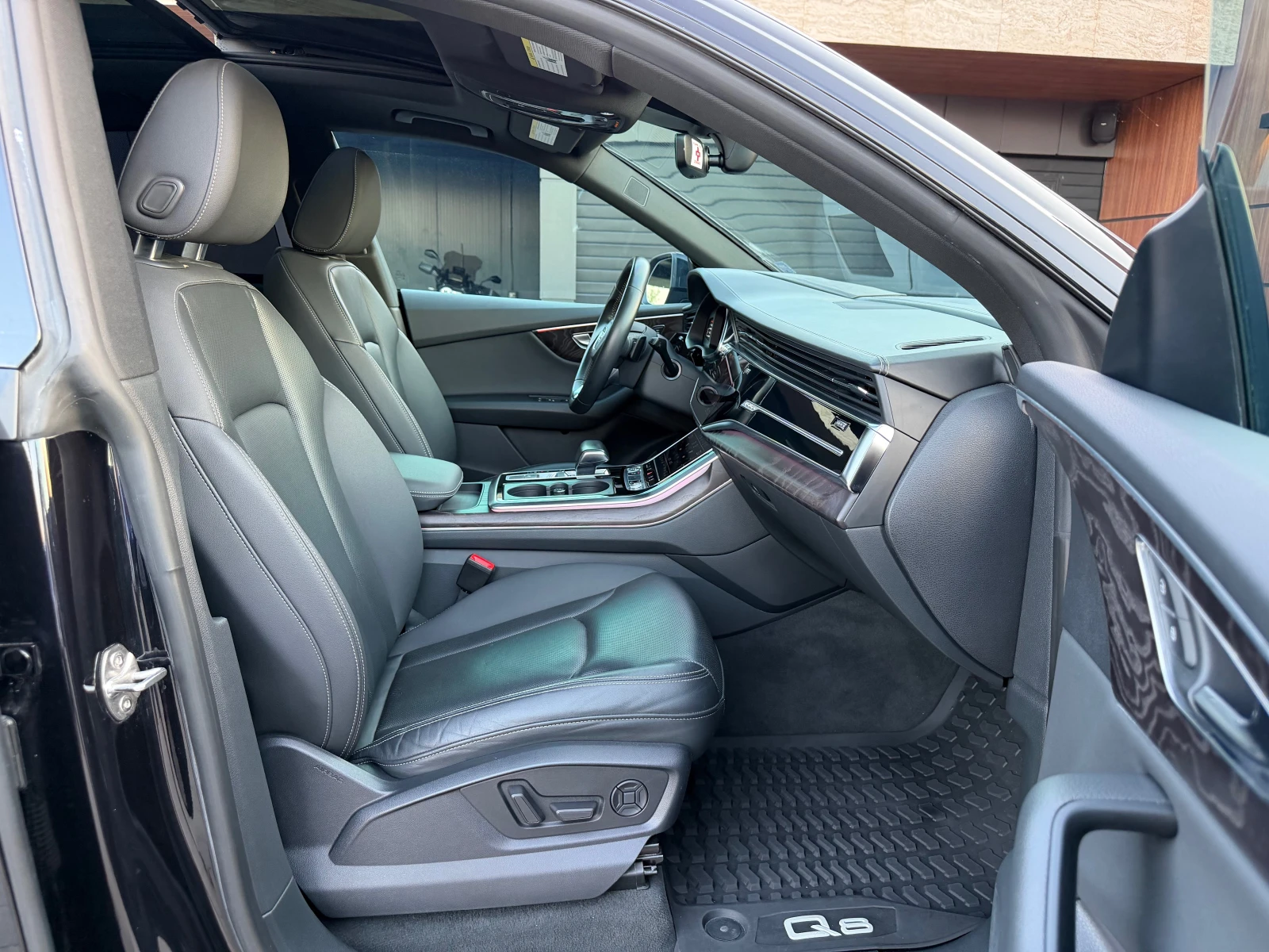 Audi Q8 55TFSI S-Line #SoftClose#PANO#OBDUH#B&O#FULL MAX#, снимка 12 - Автомобили и джипове - 55647366